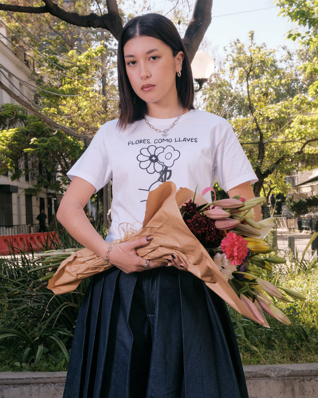 TEE FLORES, COMO LLAVES